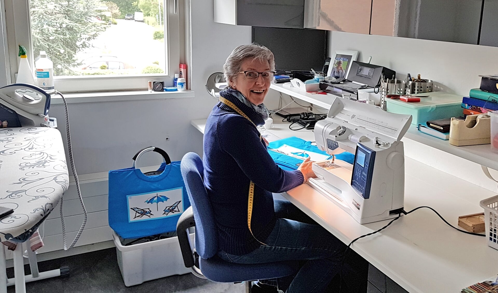 Marian van Lieshout maakt de mooiste artikelen op haar naaimachine. Alles voor het goede doel!