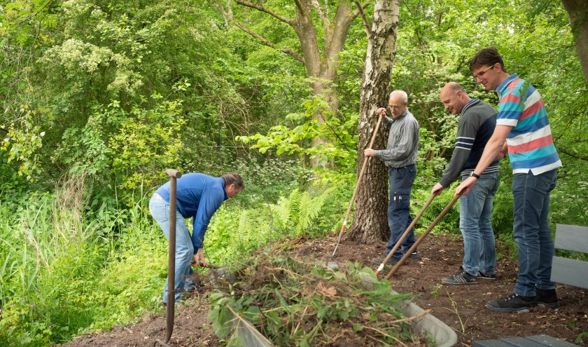 Handen uit de mouwen in Hortus Alkmaar.