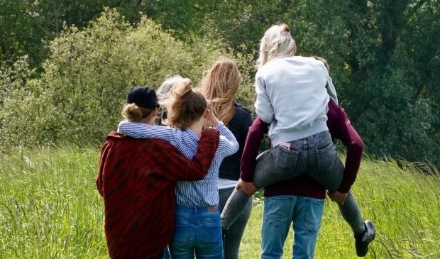 <p>Jongeren die zich bij You-Ontmoeten hebben aangemeld kunnen wekelijks mee wandelen in het Geestmerambacht.</p>