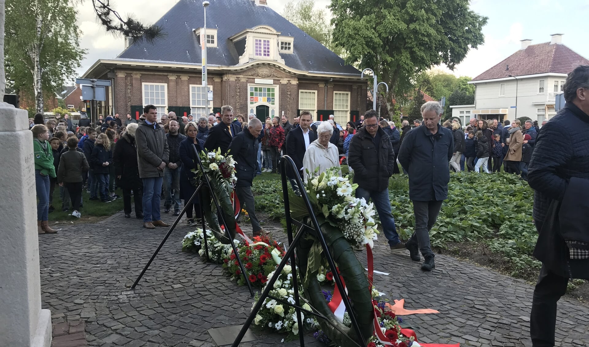 Er is veel belangstelling voor de Dodenherdenking in Beverwijk.