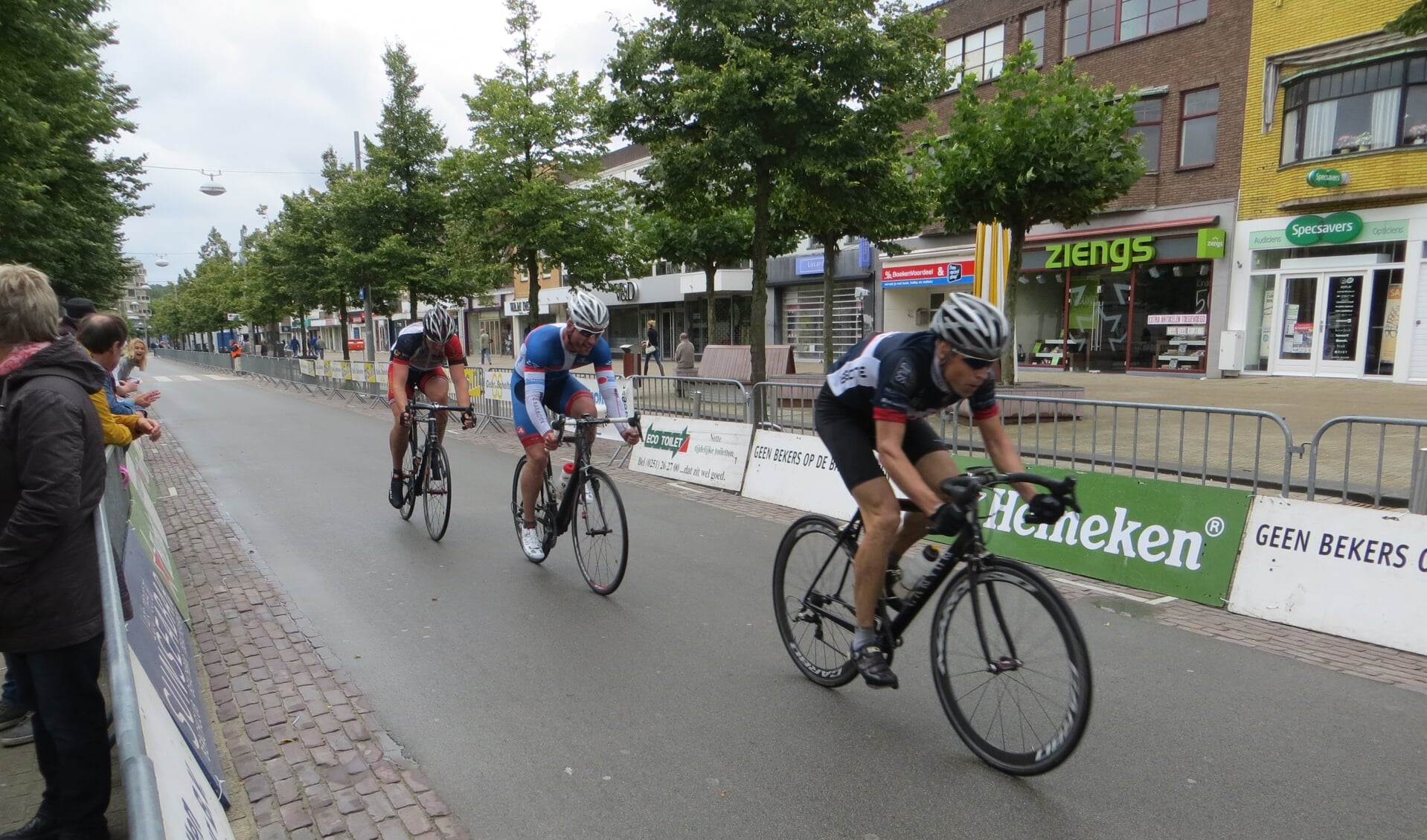 De wielerronde van Beverwijk is één van de pijlers van de Feestweek.