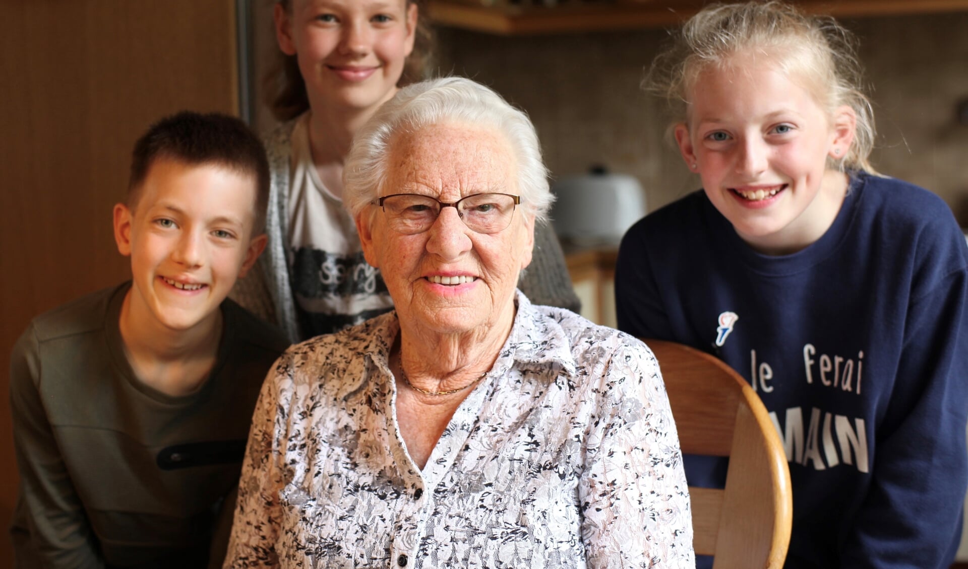 Joey, Amy en Sophie interviewden de 91-jarige mevrouw Willy den Hartigh- Balder over wat zij als kind van een verzetsheld heeft meegemaakt in de Tweede Wereldoorlog.