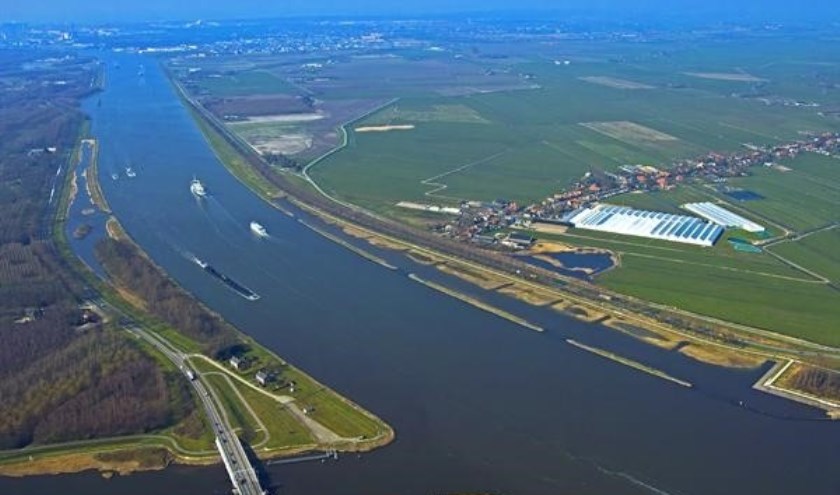 Het Noordzeekanaal.