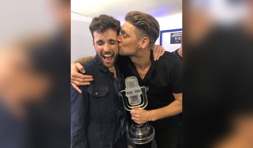 Duncan en Marcel na de overwinning op het Songfestival.