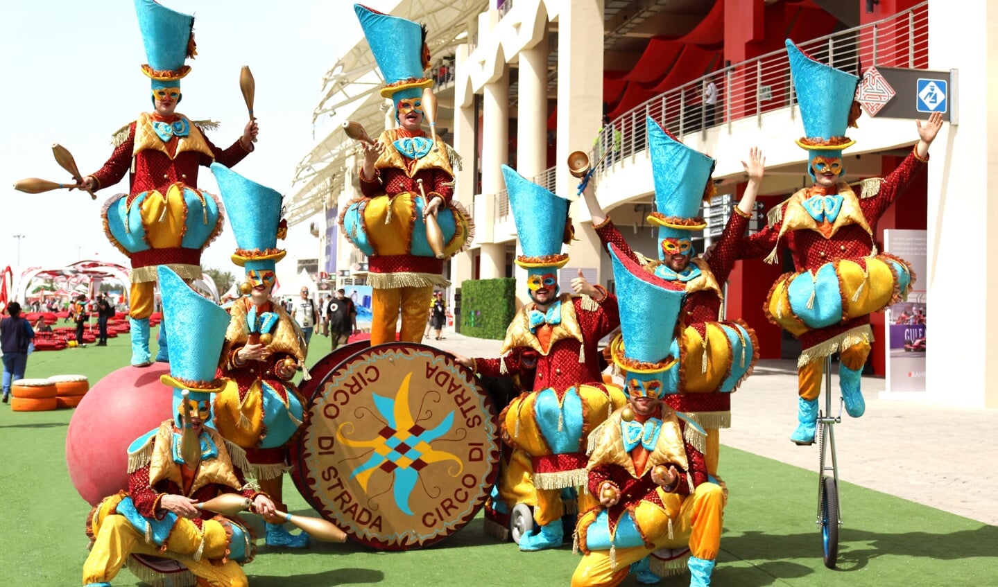 De kleurrijke artiesten van de Circus Parade.