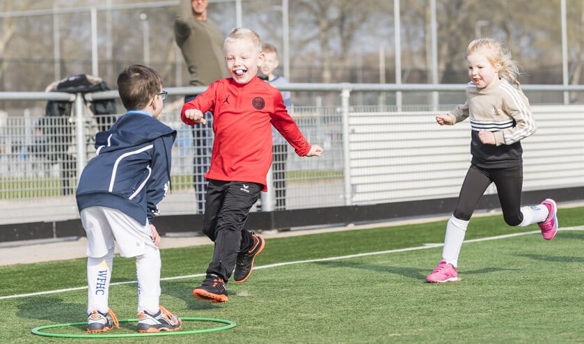 Bij zomerhockey staat het samen plezier maken centraal.