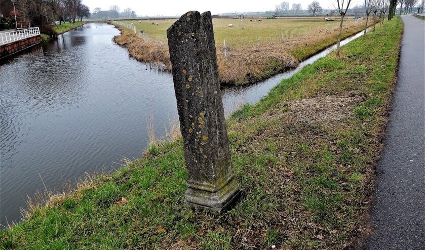 Oude grenspaal aan de Tolweg.