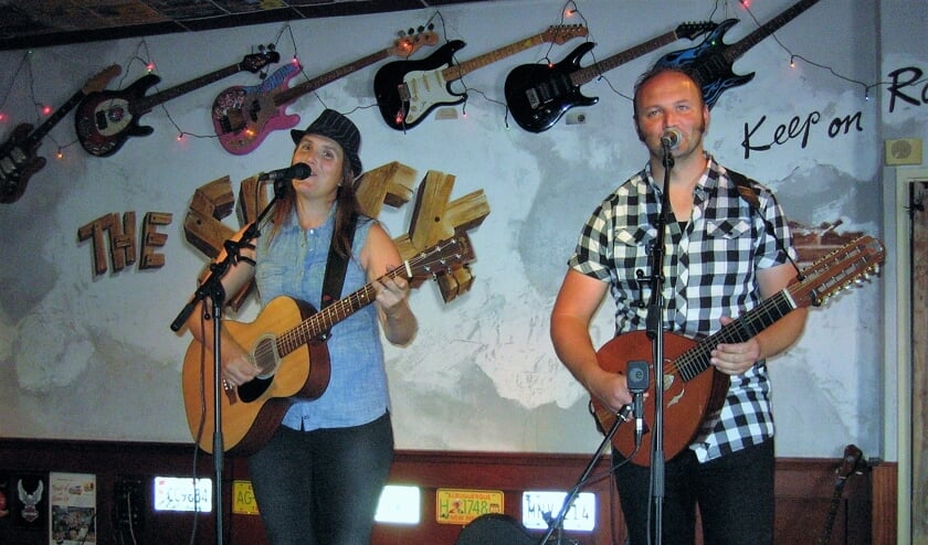 De tweemansband Boxin' The Vox staat op Moederdag in The Shack.