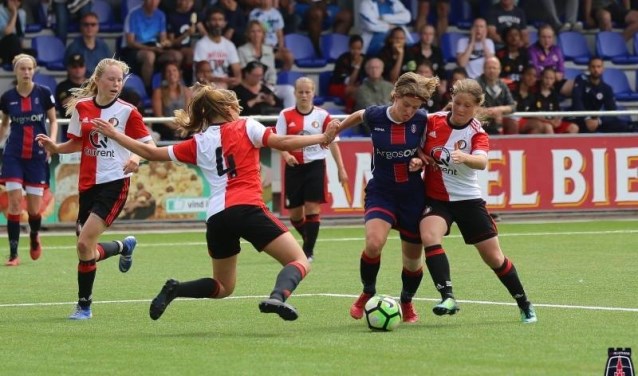 De meiden van Feyenoord wonnen vorig jaar in de onder 16 poule.