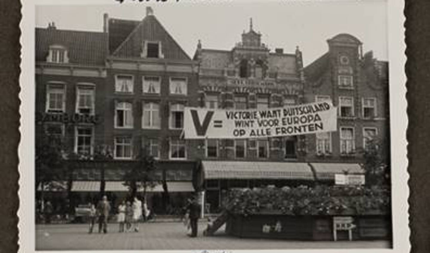 Grote Markt, 1941Postbode in Haarlem, 1943
