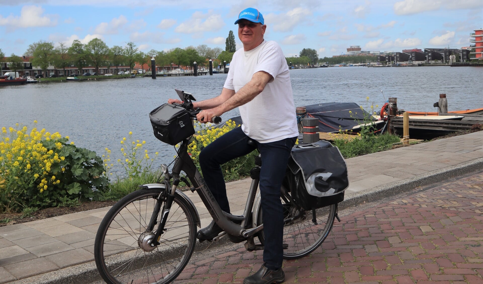 Frank Langenberg op zijn electrische fiets.
