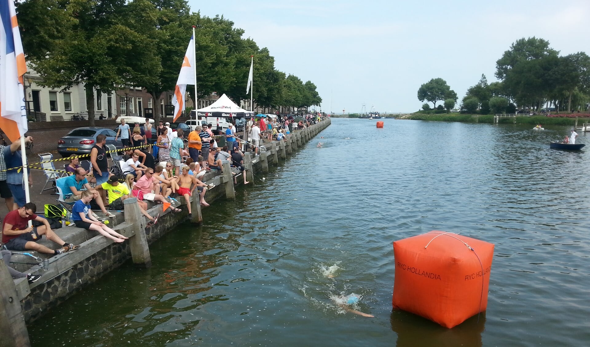 De Harbour City Swim is een prestatietocht over duizend meter waaraan iedereen vanaf twaalf jaar kan deelnemen. 