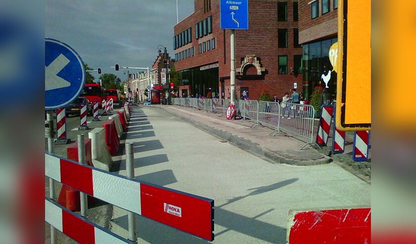 De betonnen vloer is gelegd.
