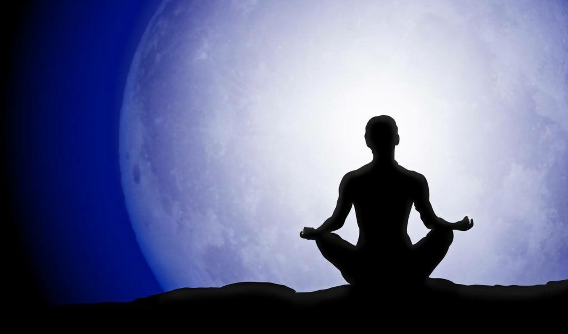 Ervaar de kracht van yoga bij volle maan.