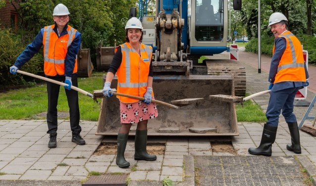 De wethouders en de directeur Stadsverwarming geven het goede voorbeeld.