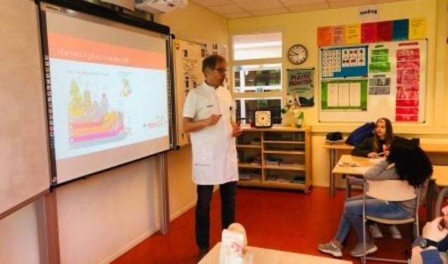 KNO-arts, Jan van der Borden voor de klas.