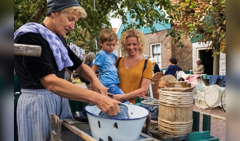 Alle moeders die met een kind naar het Zuiderzeemuseum komen, hebben gratis entree.