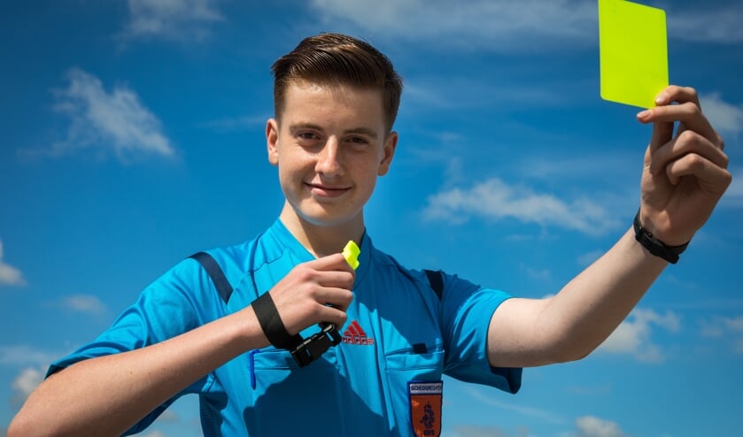 Daniël Terpstra is de jongste KNVB scheidsrechter van Noord-Holland.