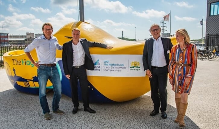 De gele klomp wordt ingezet om het WK zeilen van 2022 te promoten. 