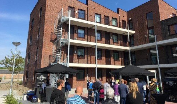 Eind april kregen de eerste bewoners de sleutel van hun gasloze appartement.