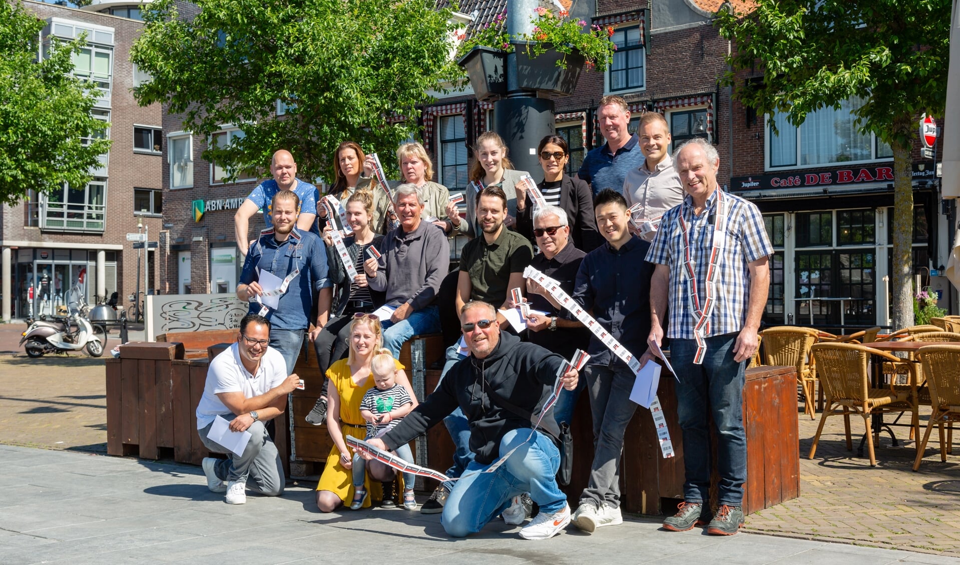 De gezamenlijke ondernemers van BIZ Koemarkt hebben ervoor gezorgd dat het plein er fleurig bij staat. 