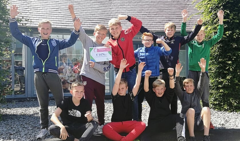 Team paars uit Avenhorn zamelde maar liefst 1.476 euro in voor KiKa.