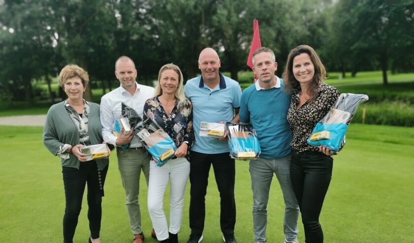 De winnaars bijeen.