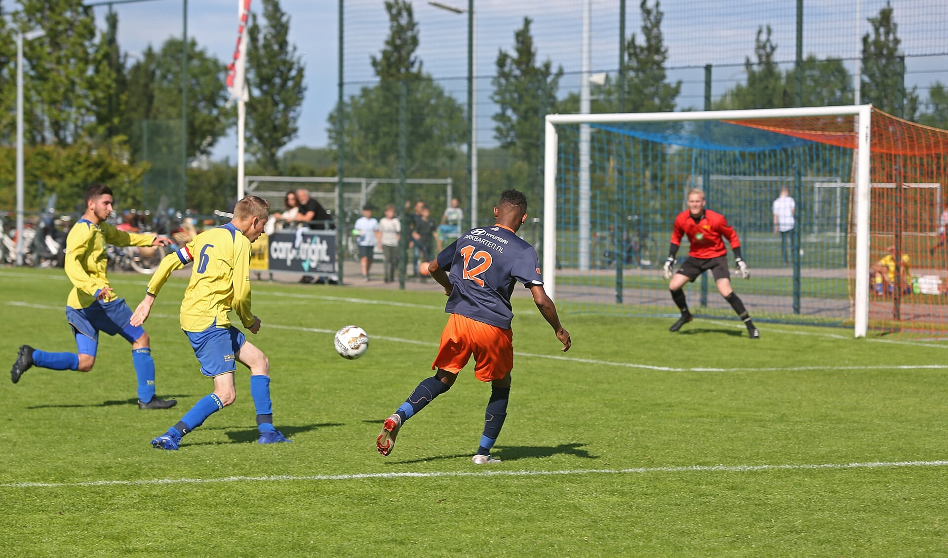 Veel teams van FC VVC en DIOS namen het zaterdag tegen elkaar op, op het sportcomplex van FC VVC. 