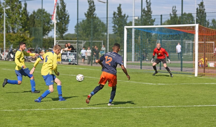 Veel teams van FC VVC en DIOS namen het zaterdag tegen elkaar op, op het sportcomplex van FC VVC.