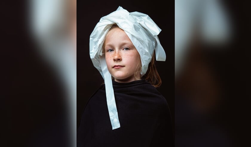 Elke Stadsjutter die een doos met gesorteerd en geknipt plastic inlevert, wordt opgenomen in het register van Stadsjutters met een prachtige zeventiende-eeuws portretfoto.