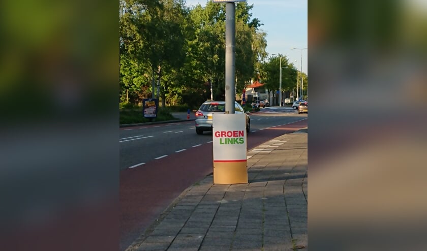 Op de dag van de verkiezingen waren op een enkel bord na, alle borden langs de weg verdwenen.