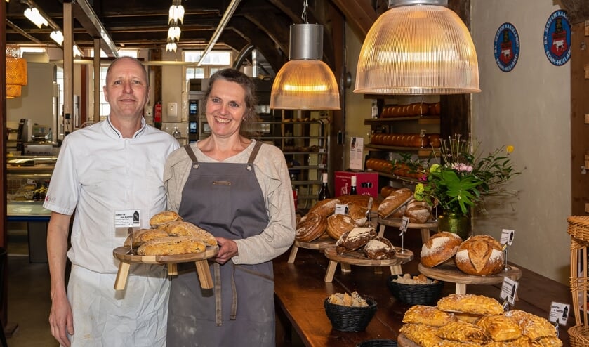 Nick en Carin in het sfeervol ingerichte bakhuis.