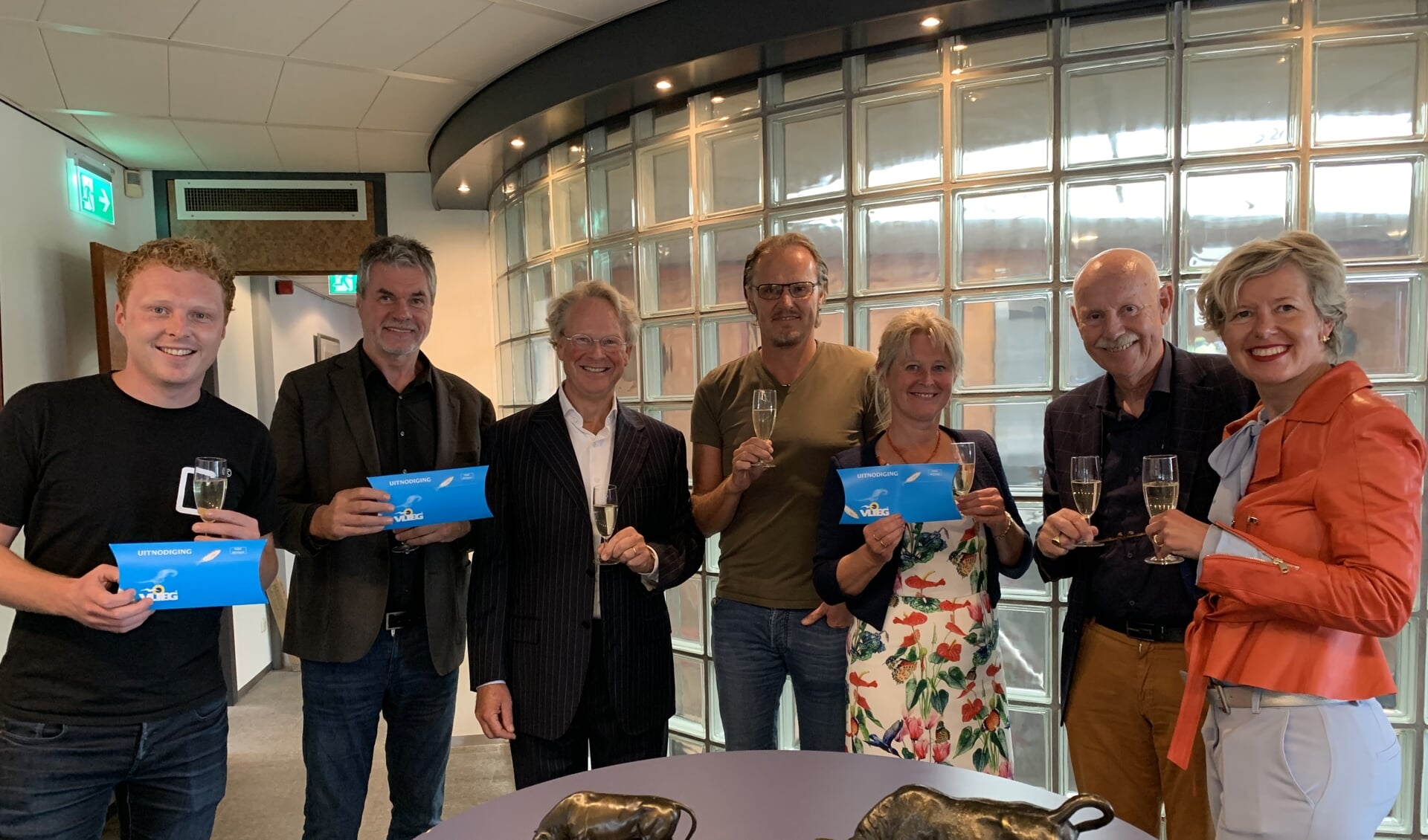De jury en genomineerden: V.l.n.r. Martijn Apeldoorn, Simon Loerakker, Dick Winkelhuis, Patrick Oud, Gitta Klopper, Henk van Hylckama Vlieg en Elske Doets. 