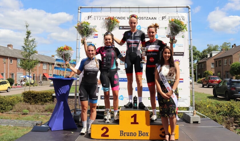Podium Elite/Belofte Club-Vrouwen/Amateur-Vr./Junior-Vr 2018 v.l.n.r Beste junior vrouw Ilse Grit 2. Tessa Neefjes 1.Lizzy Witlox 3. Aagtje Dijkman en Ronde Miss Karen Nguyen