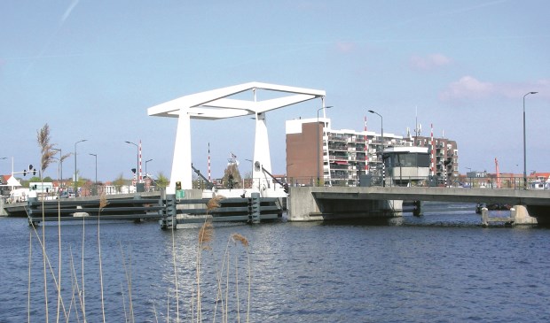 Een van de bruggen die Haarlem rijk is.