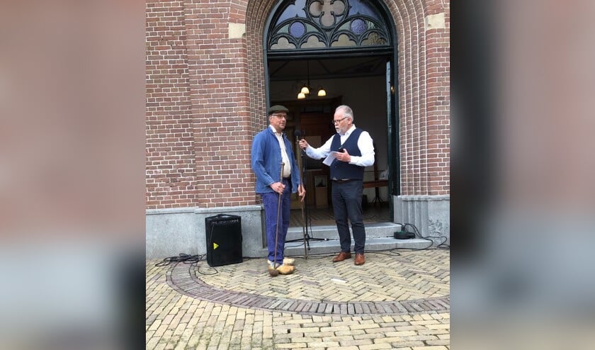 De heren Tromp en Blank tijdens de opening van de tentoonstelling 'Op Stoom'.