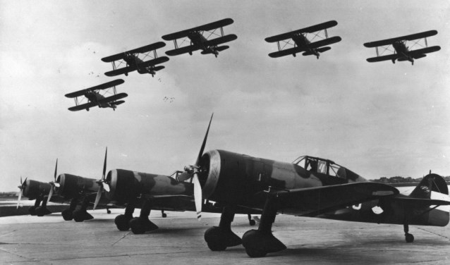 Fokkers op de grond en in de lucht.