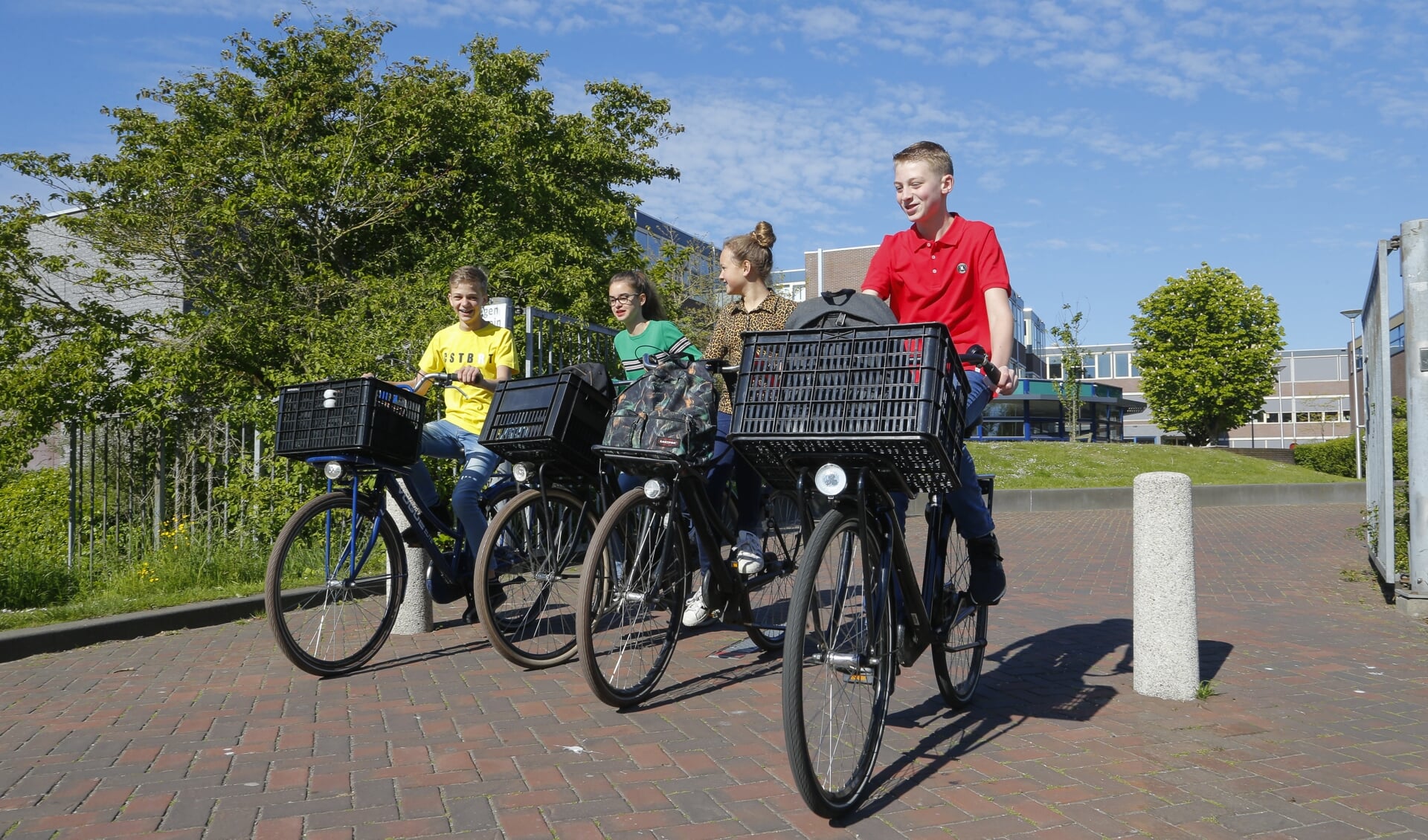 Martinusleerlingen op de fiets.