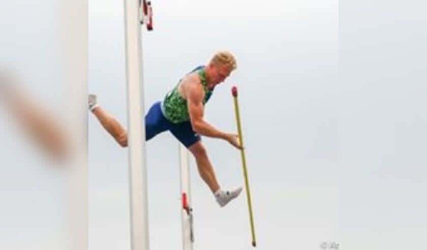 Menno Vloon maakt zijn zilveren sprong.