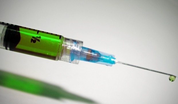 <p>Het vaccineren van tegen het coronavirus gaat beginnen.</p>