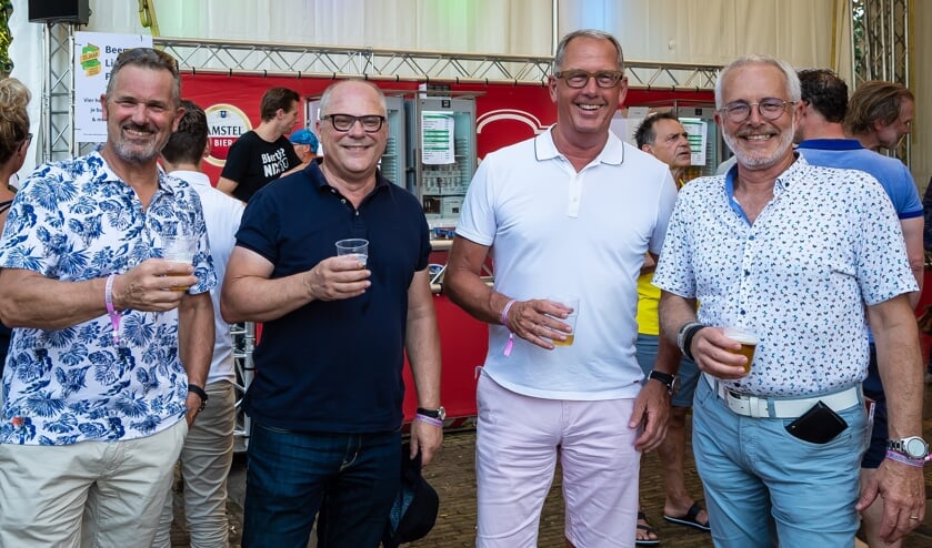 Lachende gezichten bij de ondernemers. Tweede van rechts BO-voorzitter Bart Tishauser.