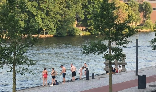 <p>Zwemmen in het Spaarne is niet veilig!</p>