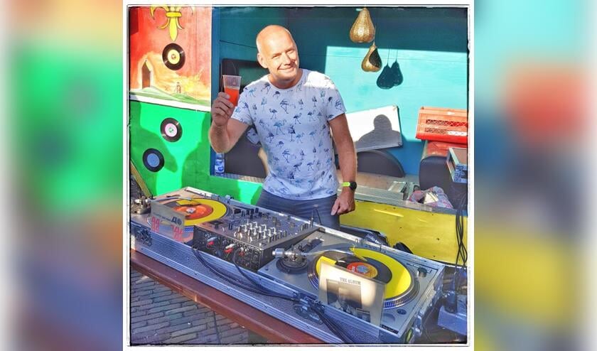 DJ Johnny5.