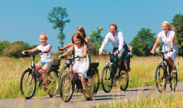 Op de pedalen met het hele gezin in de Heemskerkse Fietsvierdaagse.