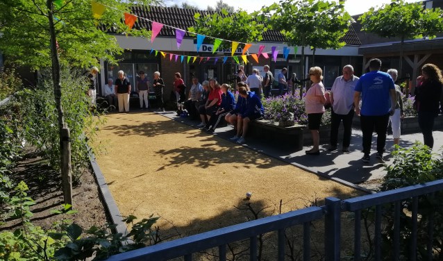 De nieuwe jeu de boules baan is geopend en kan gebruikt worden tijdens openingstijden én daarbuiten.