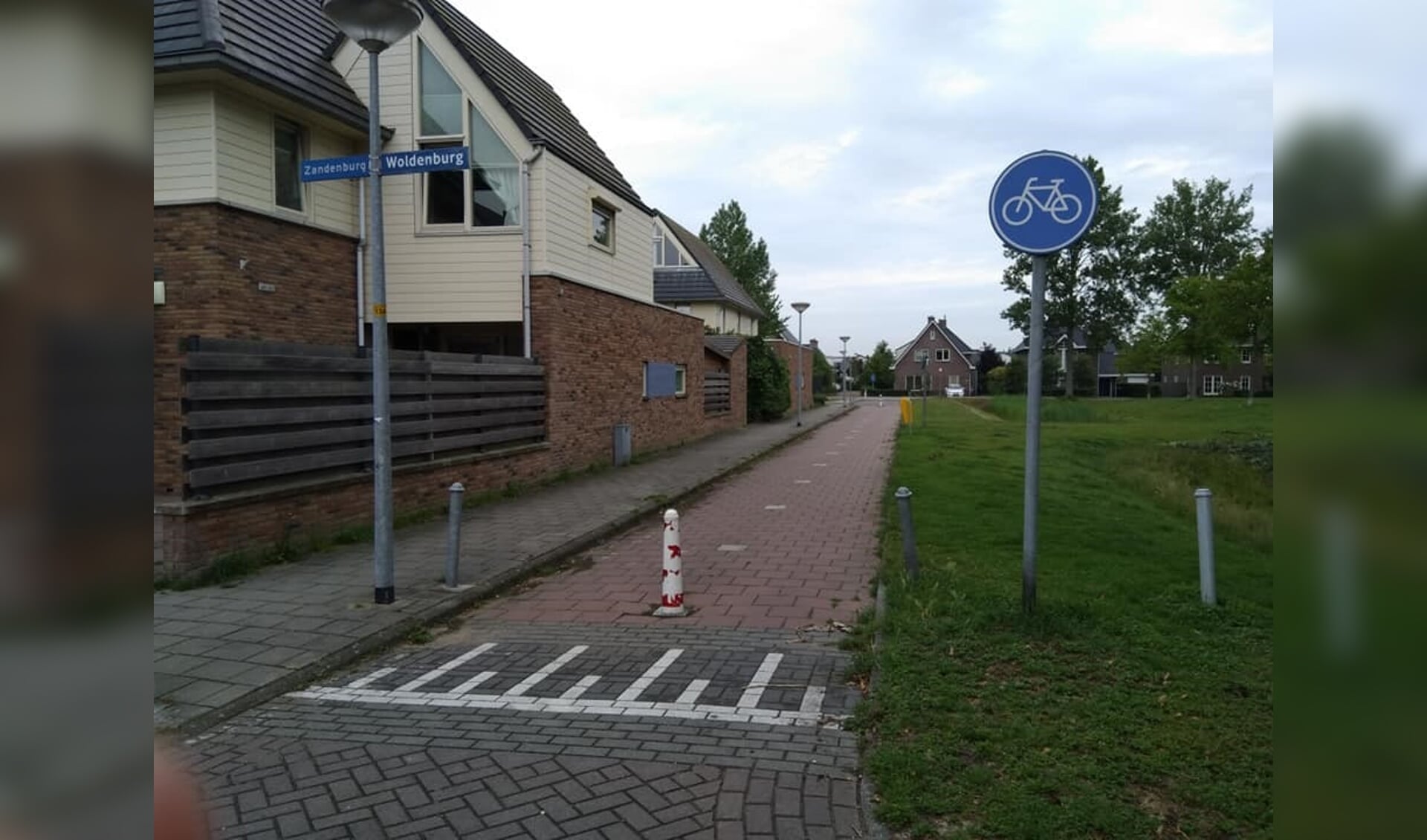 Het fietspad Woldenburg waar bromfietsers graag gebruik van maken, omdat deze route voor hen sneller is. 