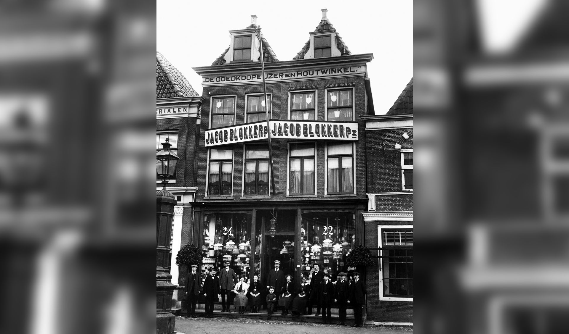 Jacob Blokker opende zijn eerste winkel op het Breed in Hoorn.