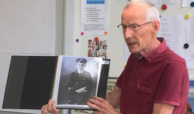 HKH-lid Piet Termes toont een foto van Duncan Stubbs.