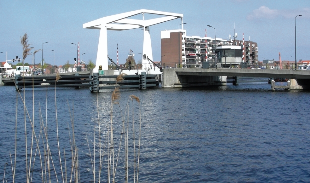 <p>Waarderbrug dicht voor autoverkeer.</p>