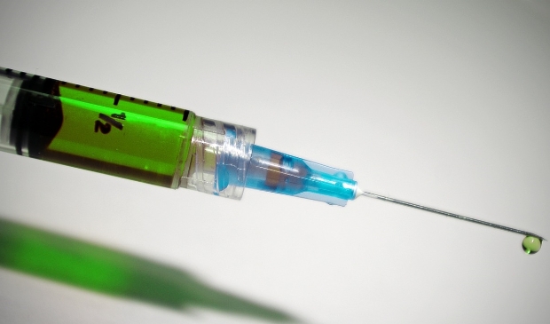 <p>Het vaccineren van tegen het coronavirus gaat beginnen.</p>